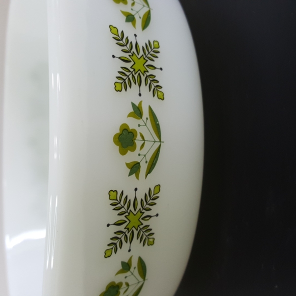 Fire King Meadow Green 2-Qt White Glass Casserole Dish number 438 Vintage 1970s - Picture 3 of 7